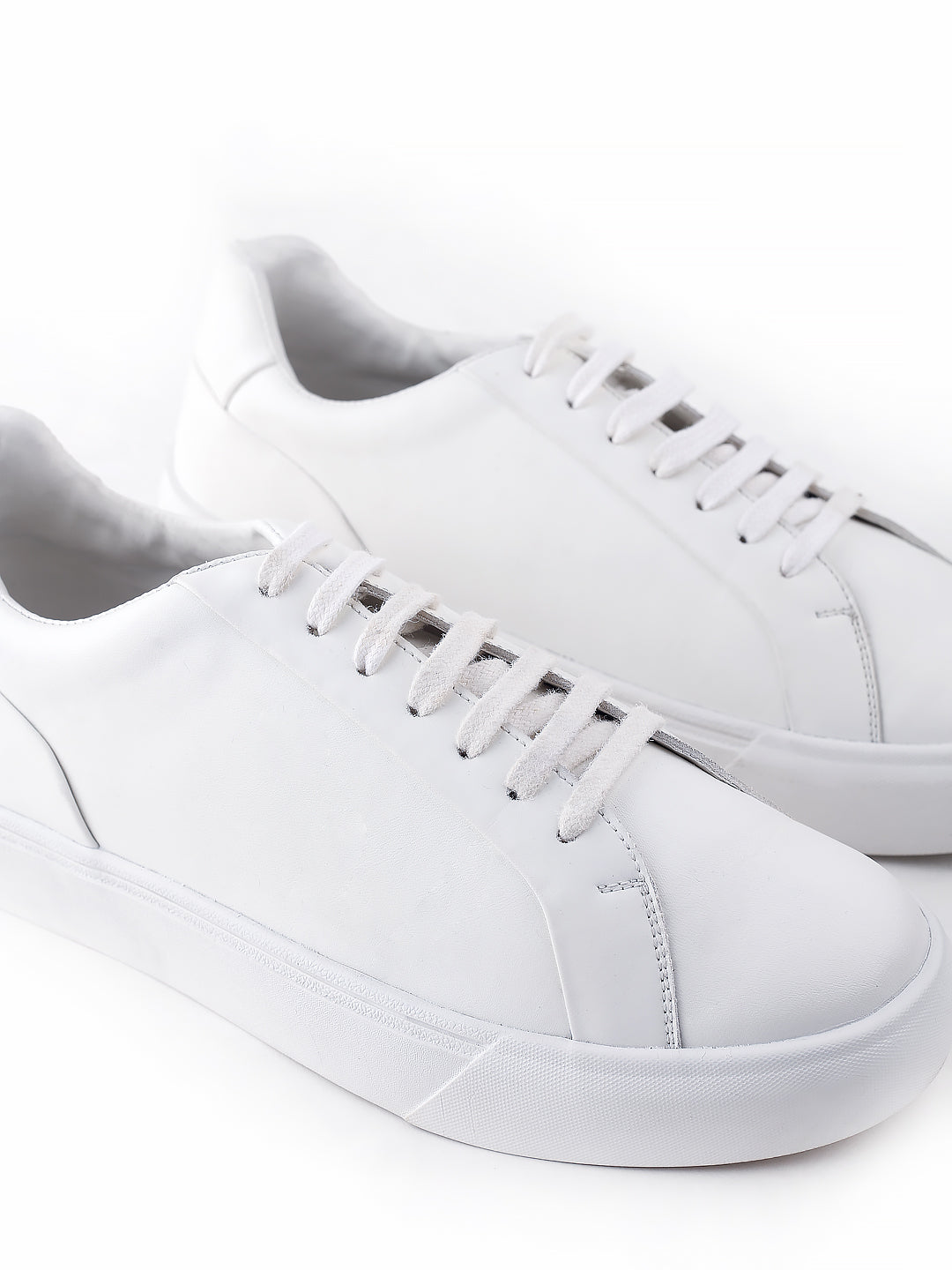 ARCHILLIES LOW TOP WHITE SNEAKERS