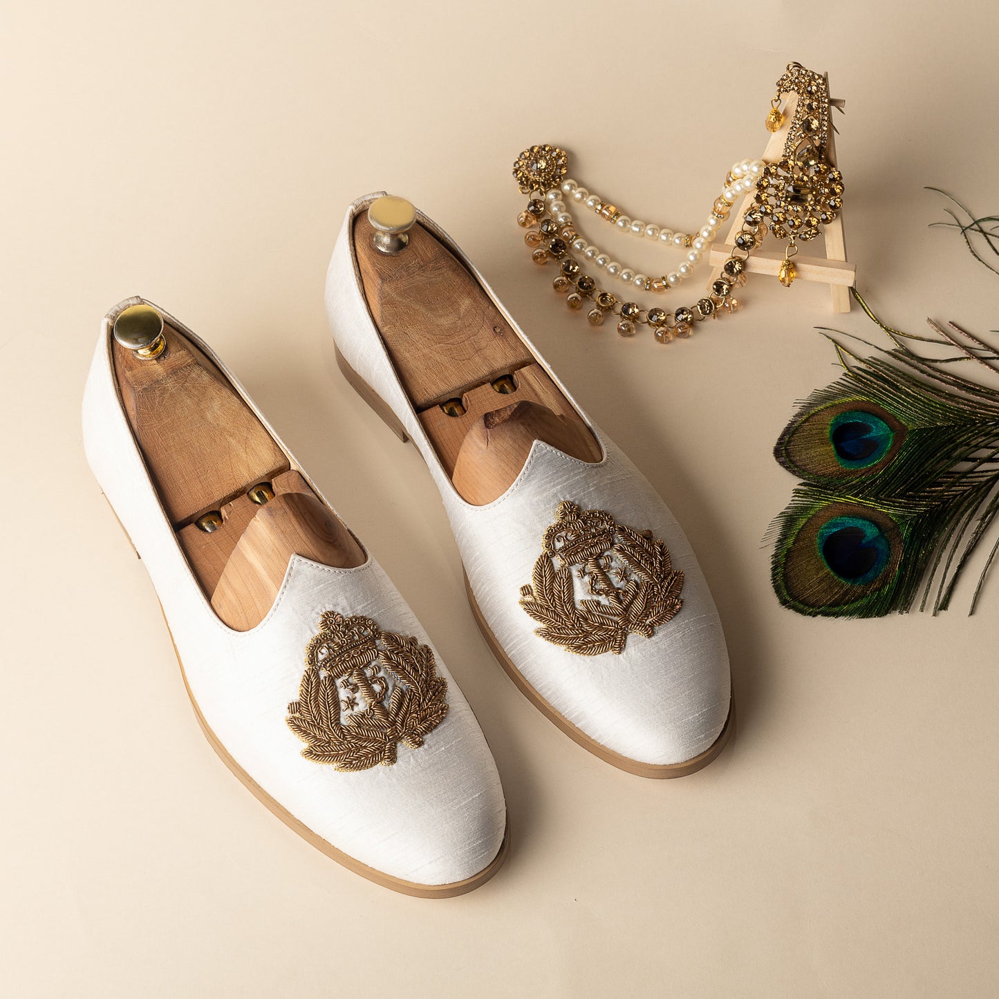 Rossa Lush Cream Ethnic Men Mojari shoes
