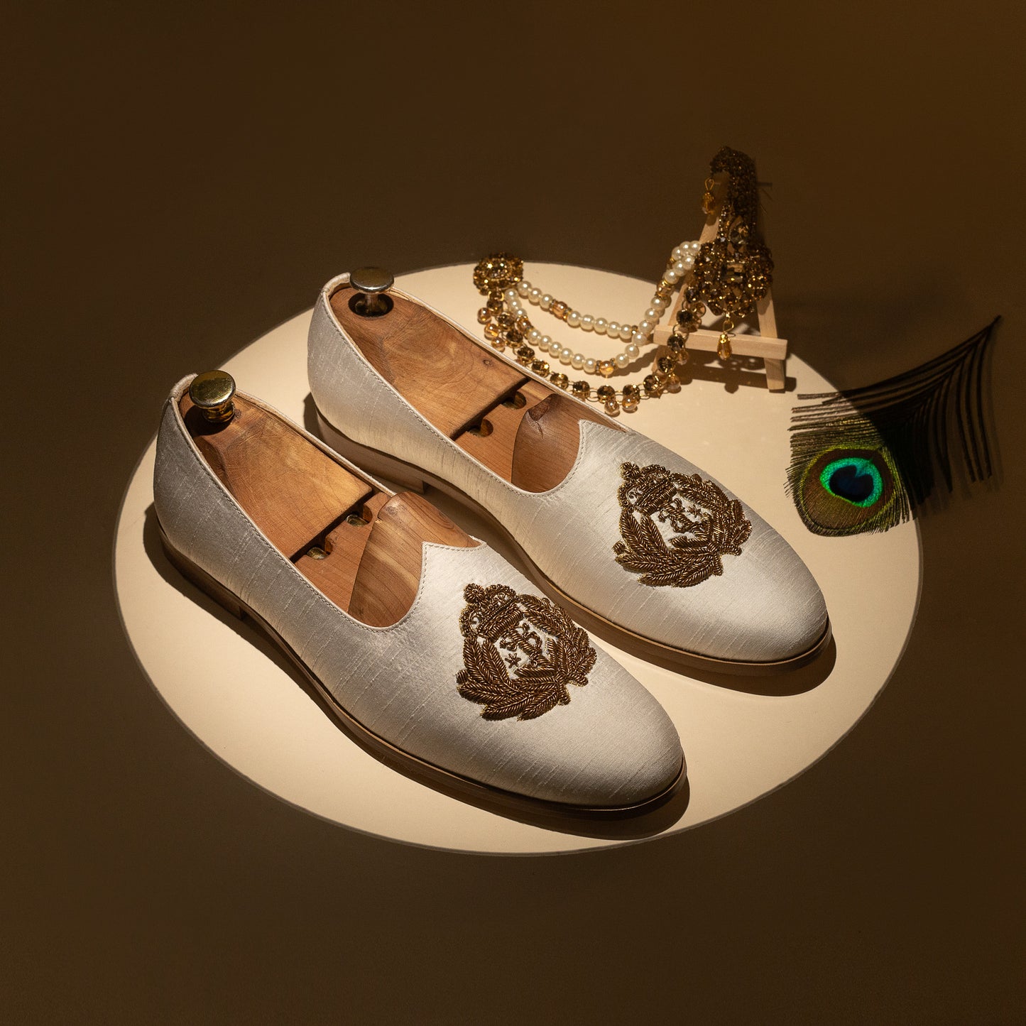 Rossa Lush Cream Ethnic Men Mojari shoes